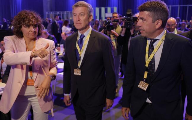 Alberto Núñez Feijó, junto al president Carlos Mazón y la eurodiputada Dolors Montserrat, en el congreso del Partido Popular Europeo en Valencia / EFE Alberto Núñez Feijó, junto al president Carlos Mazón y la eurodiputada Dolors Montserrat, en el congreso del Partido Popular Europeo en Valencia