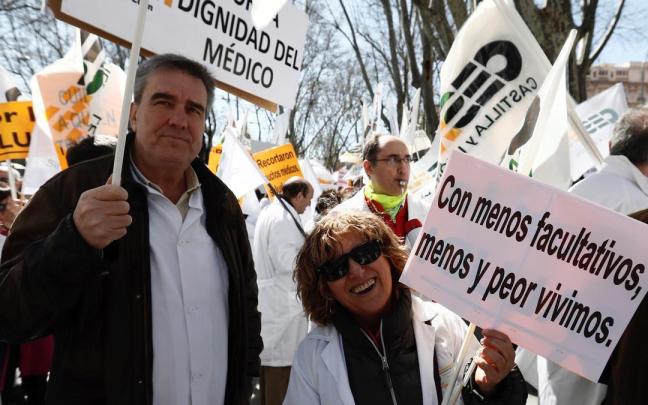 Manifestación de médicos ante el Ministerio de Sanidad. Manifestación de médicos ante el Ministerio de Sanidad.