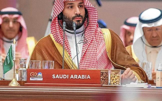 El príncipe heredero de Arabia Saudí, Mohammed bin Salman, ayer en la cumbre del G-20. | FOTO: E.P. El príncipe heredero de Arabia Saudí, Mohammed bin Salman, ayer en la cumbre del G-20. | FOTO: E.P.