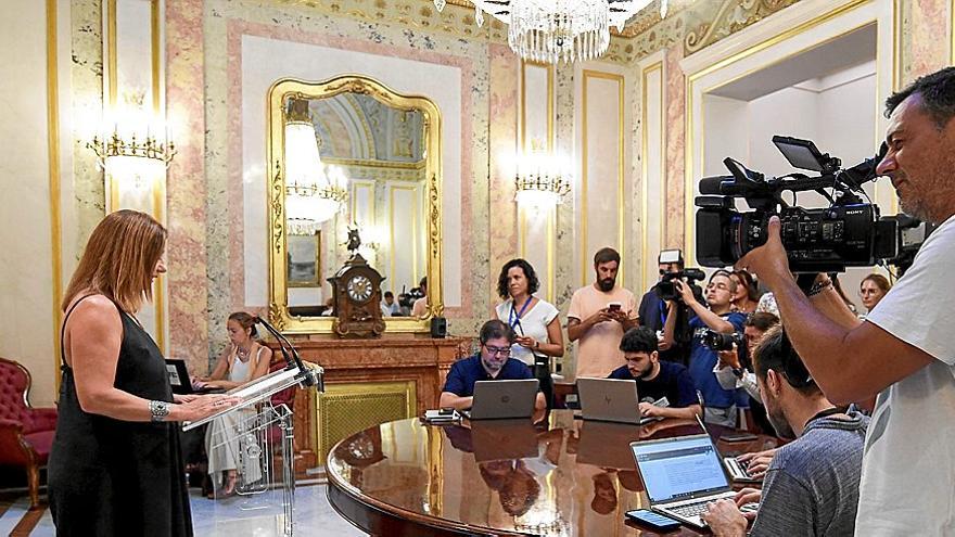 La presidenta de la Cámara Baja, la socialista Francina Armengol, ayer en el momento en el que comunicó la fecha de la investidura de Alberto Núñez Feijóo. | FOTO: E. P.