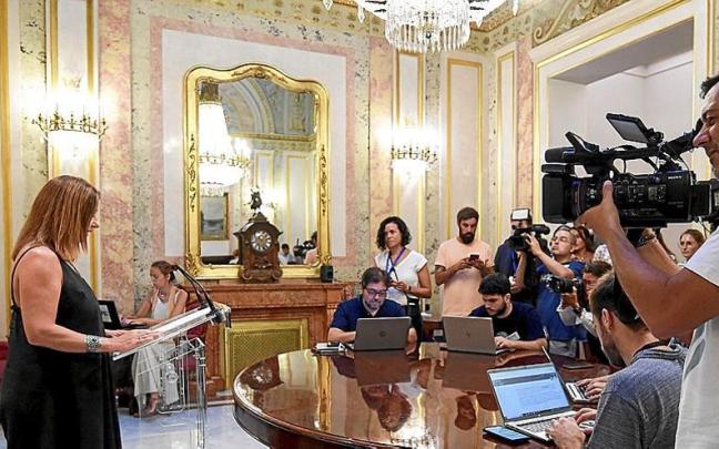 La presidenta de la Cámara Baja, la socialista Francina Armengol, ayer en el momento en el que comunicó la fecha de la investidura de Alberto Núñez Feijóo. | FOTO: E. P.