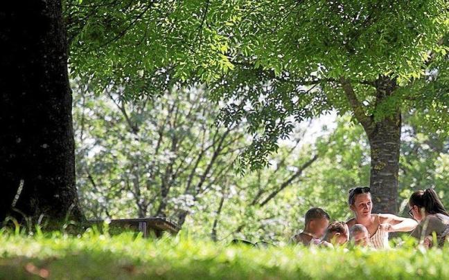 Un grupo en el parque Oiangu de Ordizia.