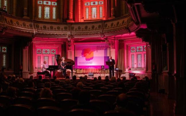 Bilbaopoesía jaialdiaren barruan antolatutako ekitaldi bat.