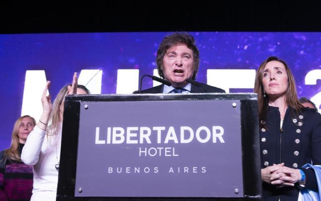 Javier Milei ofrece un discurso tras su victoria en las urnas. Javier Milei ofrece un discurso tras su victoria en las urnas.