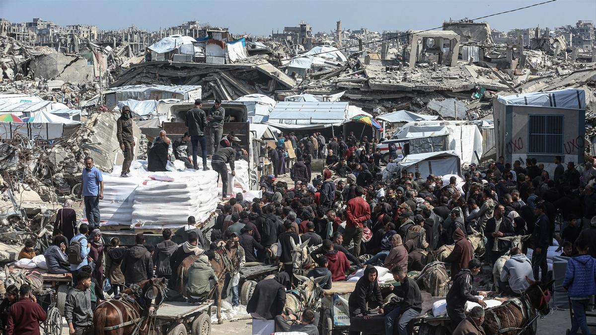 La UNRWA ofrece ayuda humanitaria en un campo de refugiados palestinos de Gaza en una imagen de archivo.