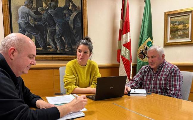 Reunión de alcaldes de Laudio, Ayala y Artziniega para atender a personas sin techo