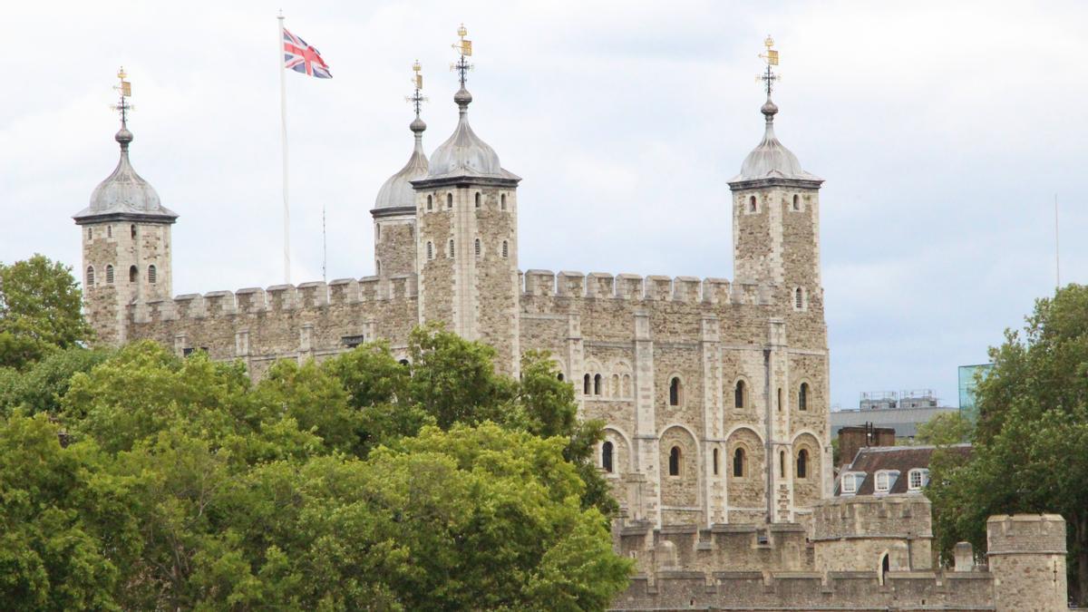 La Torre de Londres, una fortaleza a orillas del Támesis.