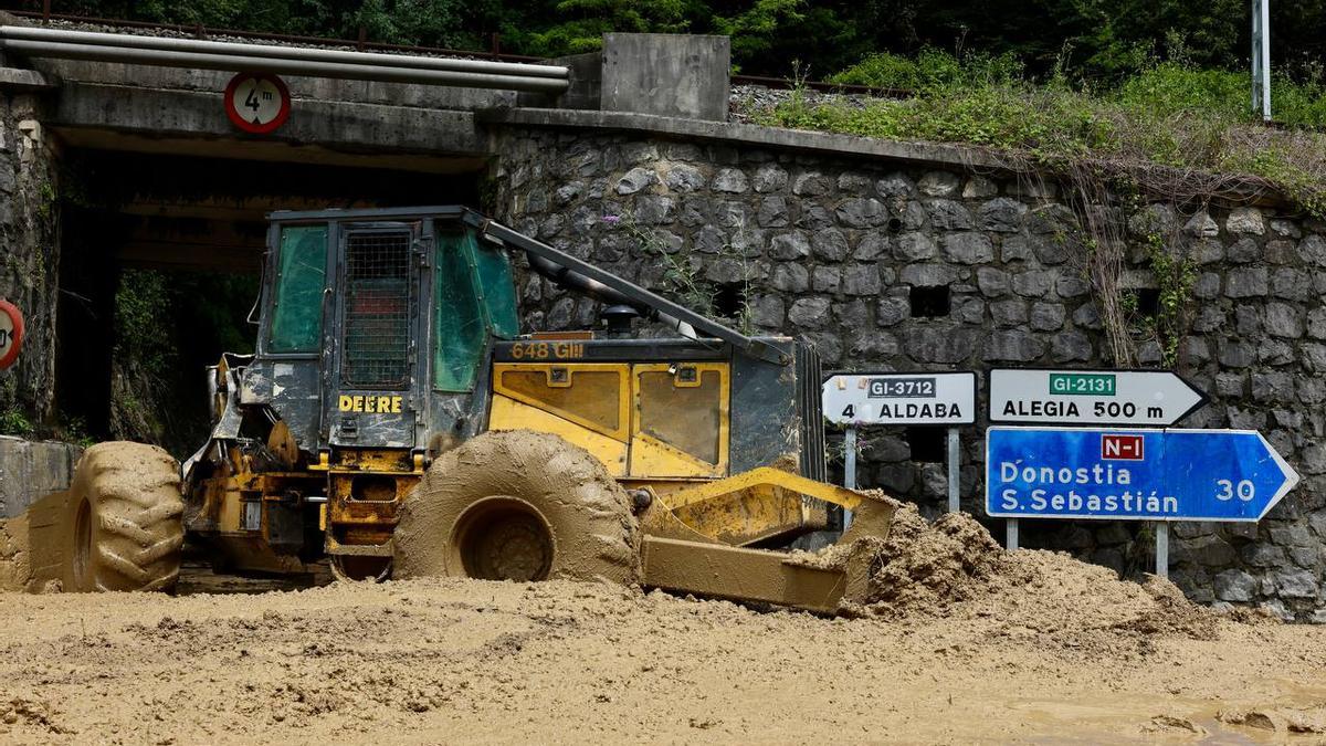 Imagen de los daños en el camino a Alegia / Javier Colmenero