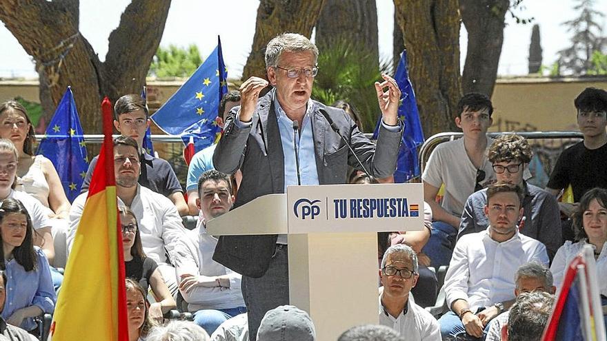 El presidente del PP, Alberto Núñez Feijóo, centró ayer sus críticas en el presidente Pedro Sánchez.