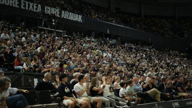 Un Bilbao Arena hasta la bandera dictará sentencia el próximo día 29 ante el PAOK. / MARKEL FERNÑANDEZ