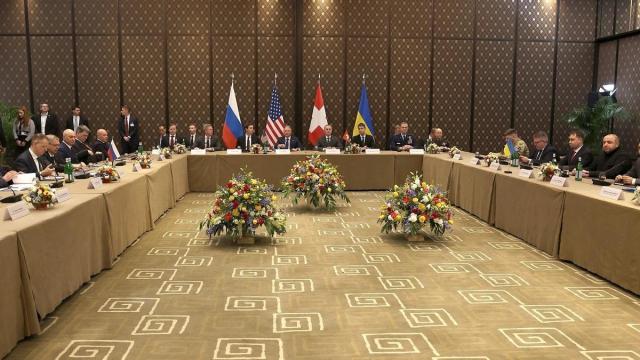 Las delegaciones estadounidense, ucraniana y rusa, reunidas en Ginebra