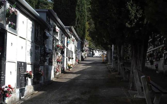 El Ayuntamiento de Etxebarri ha renovado la tela asfáltica de la cubierta de los nichos