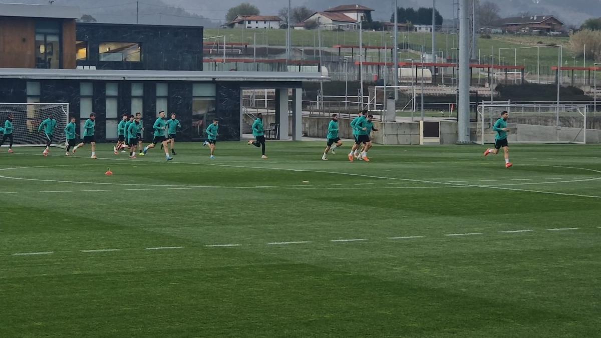 Imagen de esta tarde correspondiente al último entrenamiento del Athletic en Lezama previo a recibir a la Roma