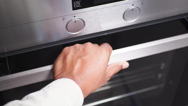 Primer plano de un horno.