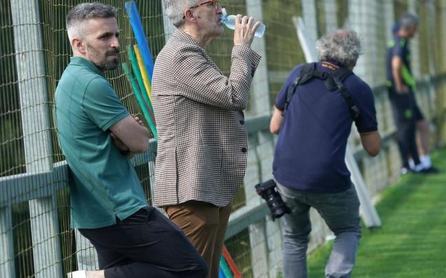 Erik Bretos, junto a Roberto Olabe durante un entrenamiento de la presente temporada. / RUBEN PLAZA