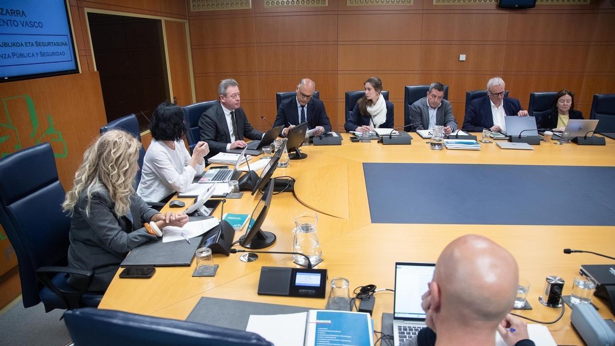 Bingen Zupiria ha comparecido, a petición propia, ante la Comisión de Instituciones, Gobernanza Pública y Seguridad.
