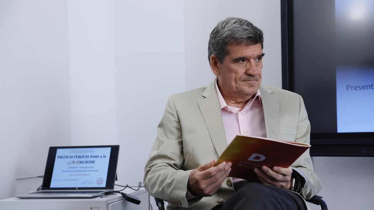 El ministro para la Transformación Digital y de la Función Pública, José Luis Escrivá, participa en el curso 'Políticas públicas frente a la desigualdad'