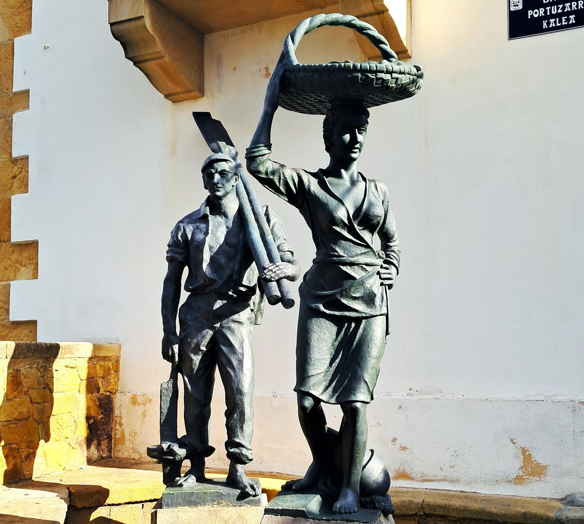Arrantzale y neska camino del puerto.