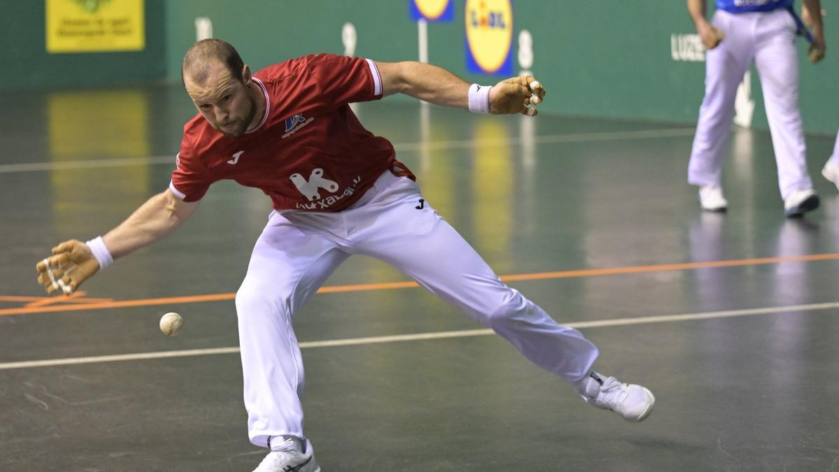 Laso y Albisu ganan a Elordi-Zabaleta en la duodécima jornada del Campeonato de Parejas en el frontón Santanape de Gernika-Lumo.