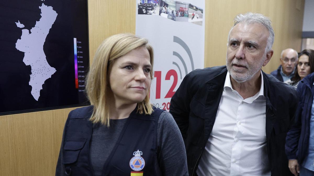 La delegada del Gobierno español en la Comunitat Valenciana, Pilar Bernabé, junto al ministro Ángel Víctor Torres a su llegada a una reunión del Cecopi.