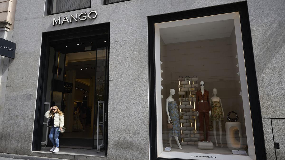 Fachada de una tienda de Mango en Madrid.