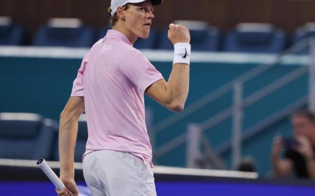 Sinner celebra un punto en la final de Miami.