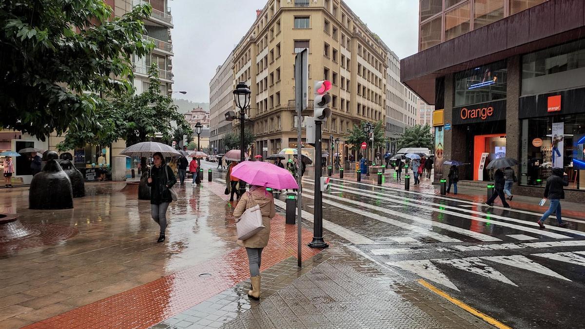 Euskalmet prevé que el tiempo revuelto siga este lunes.