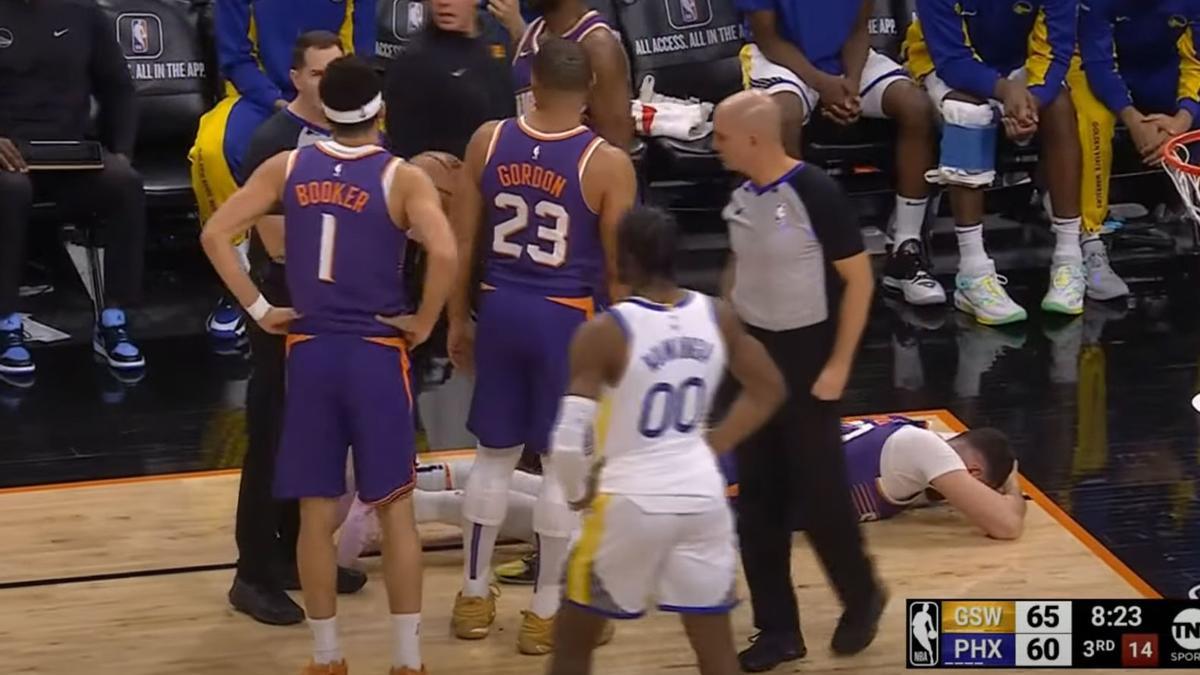 Jusuf Nurkic tumbado en el suelo tras la agresión de Green.