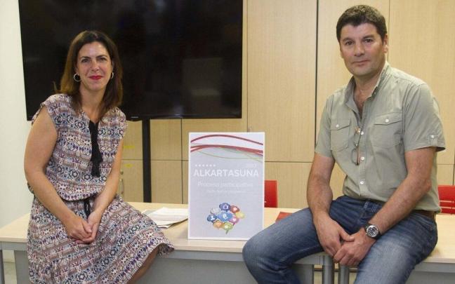 Mikel Goenaga, en una imagen de archivo, junto a Iratxe López de Aberasturi Mikel Goenaga, en una imagen de archivo, junto a Iratxe López de Aberasturi