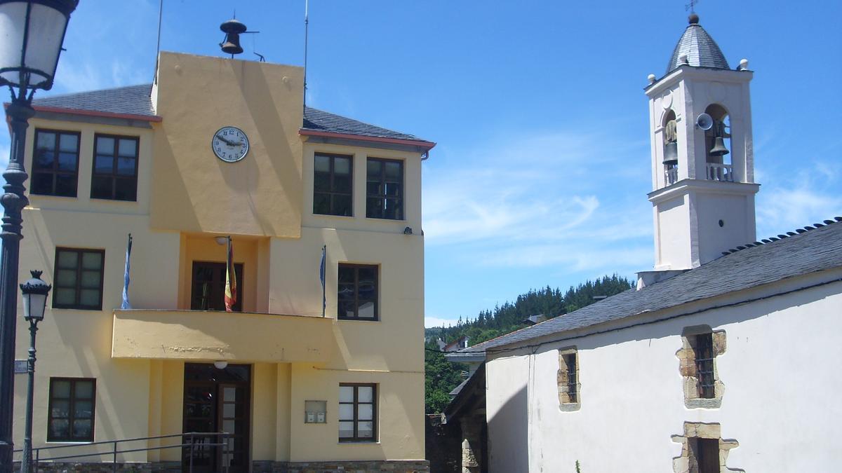 Ayuntamiento e iglesia de Santa Eulalia.
