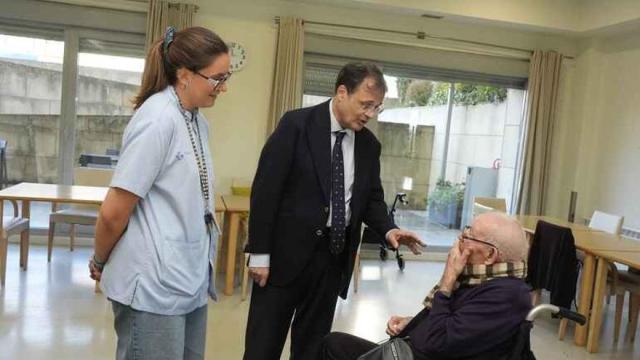 Martínez, en una residencia de mayores.