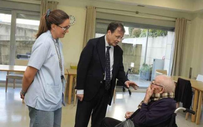 Martínez, en una residencia de mayores.
