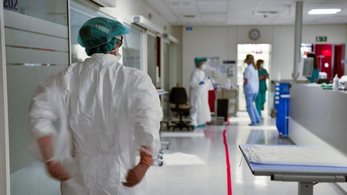 A día de hoy 47 personas están ingresadas por covid en planta y tres en las UCI de los hospitales vascos.