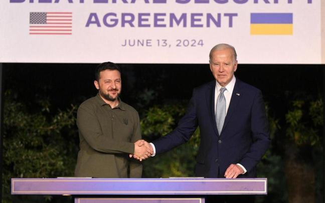 Biden y Zelenski sellan su acuerdo en los márgenes de la cumbre del G7.