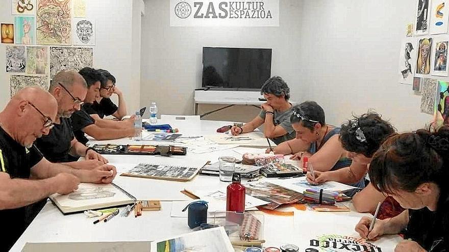 Uno de los encuentros de artistas vascos que tuvo lugar en la sede de Zas Kultur el año pasado. | FOTO: CEDIDA