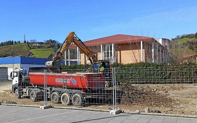 Obras para construir el nuevo edificio del colegio público. | FOTO: EAJ ZUMAIA