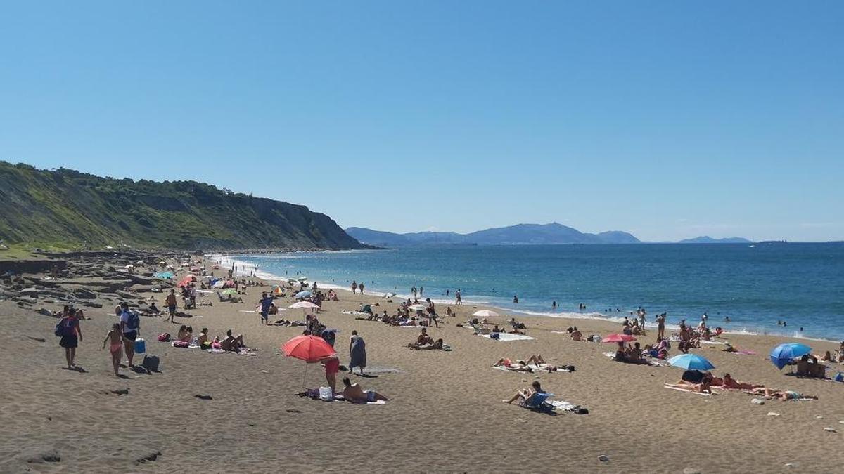 Playa de Azkorri.