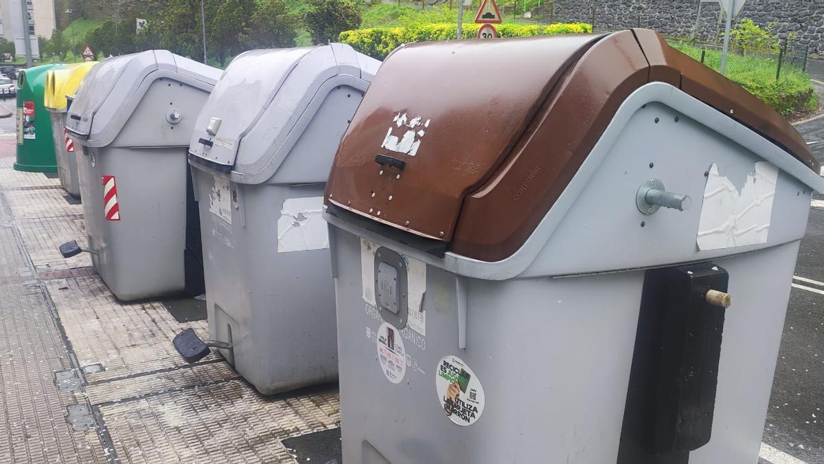 Contenedores en el barrio elgoibartarra de Santa Klara.