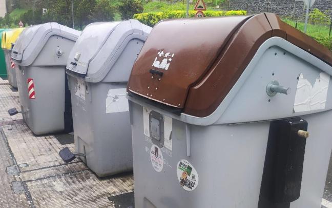Contenedores en el barrio elgoibartarra de Santa Klara.