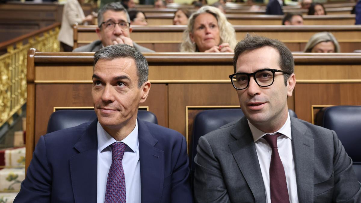 El presidente del Gobierno español, Pedro Sánchez, y el vicepresidente y ministro de Economía, Carlos Cuerpo.