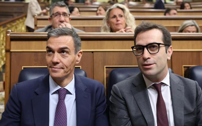 El presidente del Gobierno español, Pedro Sánchez, y el vicepresidente y ministro de Economía, Carlos Cuerpo.