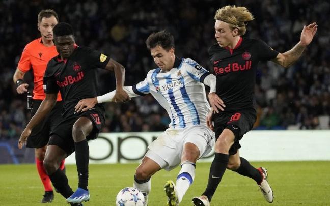 Las mejores fotos del Real Sociedad - Salzburgo. / RUBEN PLAZA