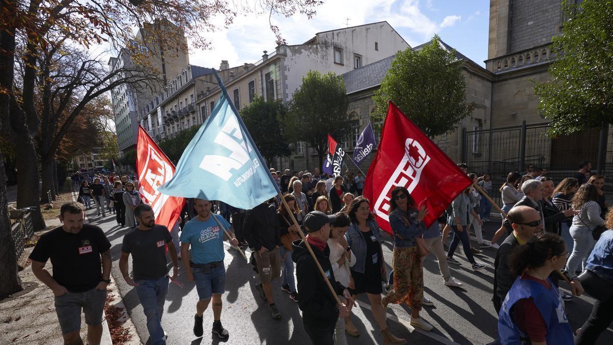 Manifestación convocada por los sindicatos este miércoles en Gasteiz.