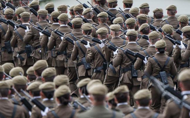 Acto de juramento ante la bandera del personal de militares de tropa del ejército de tierra.