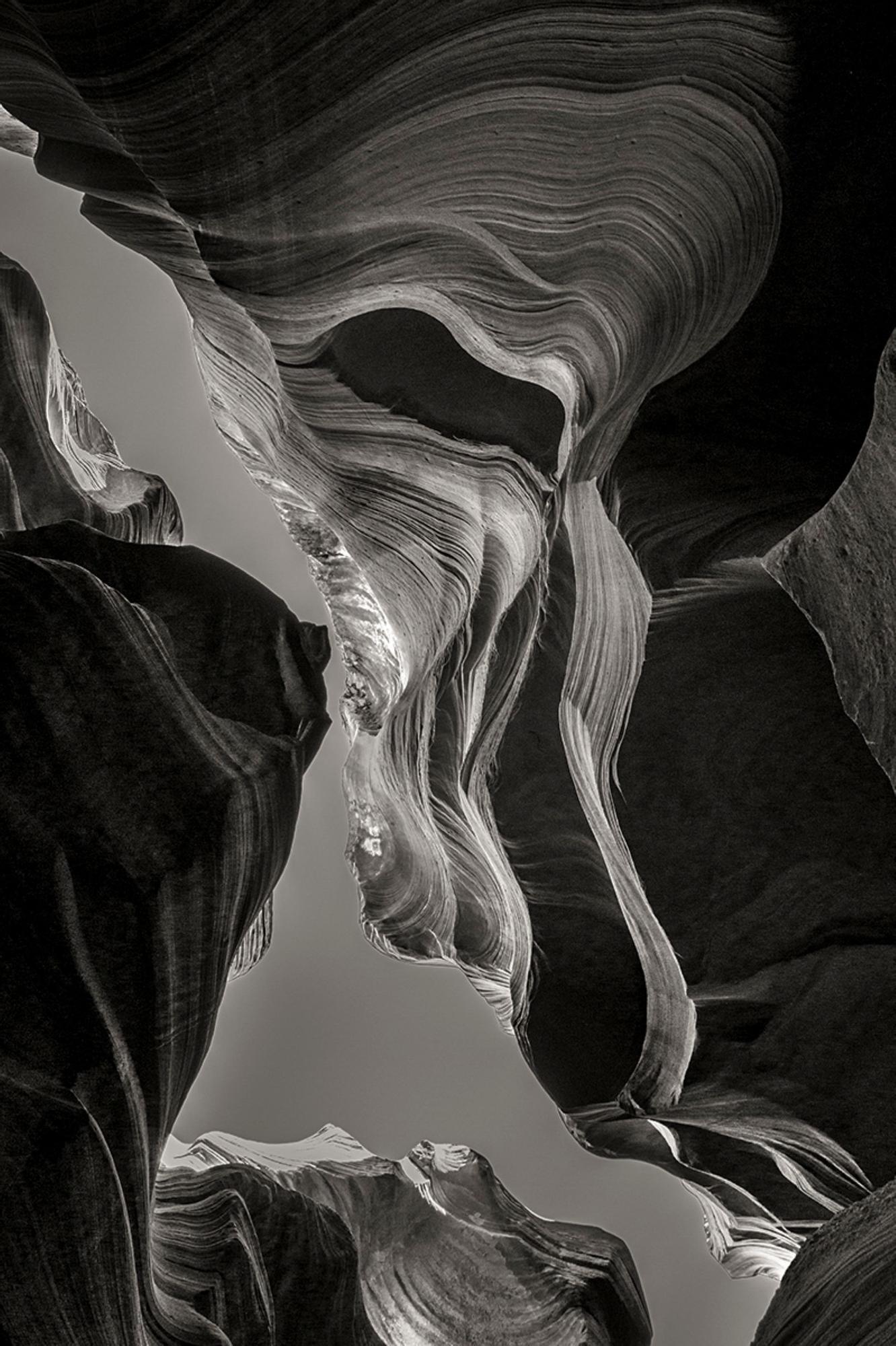 El pueblo navajo ve en Antelope Canyon un lugar de encuentro entre la espiritualidad y la naturaleza que Arrillaga ha buscado reflejar con su cámara.