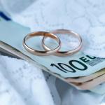 Dinero para entregar como regalo en una boda.