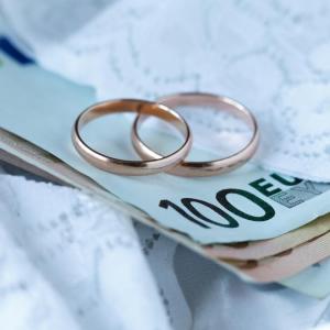 Dinero para entregar como regalo en una boda.