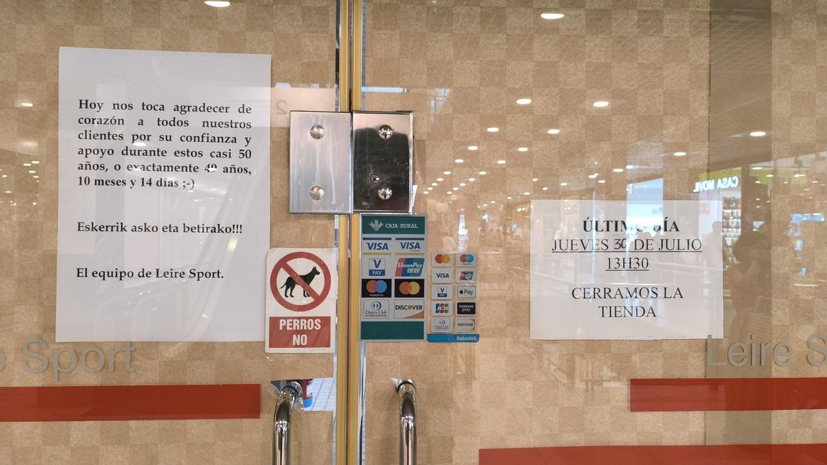 Cartel puesto tras el cierre definitivo de Leire Sport