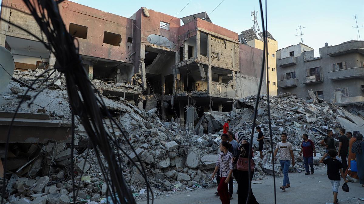 Edificios destruidos por los bombardeos de Israel contra Jan Yunis, en el sur de la Franja de Gaza.