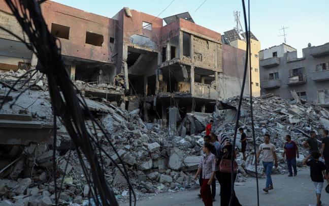 Edificios destruidos por los bombardeos de Israel contra Jan Yunis, en el sur de la Franja de Gaza.